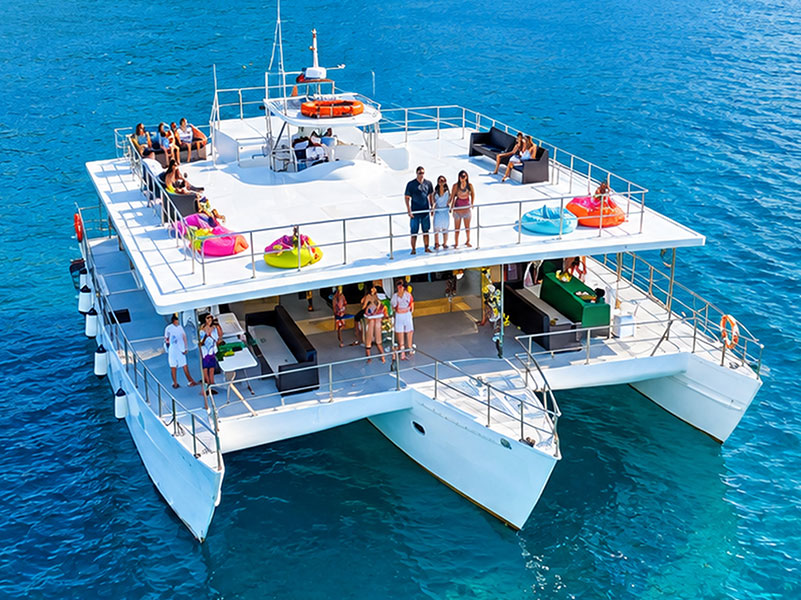 Exclusive Yacht Cruise
